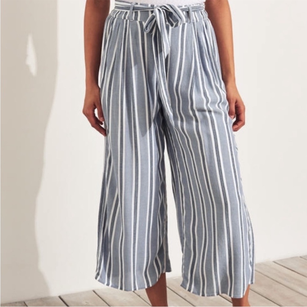 Hollister Ultra High Rise Wide Leg Crop Pants